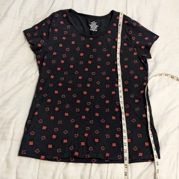 FALL leaf patterned tee size Large - Picture 3 of 6